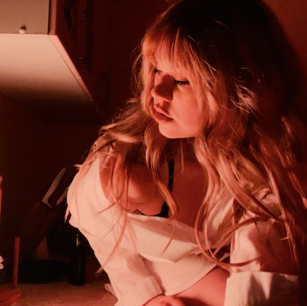 stripchat alison_doody webcam profile pic via livesex.fan