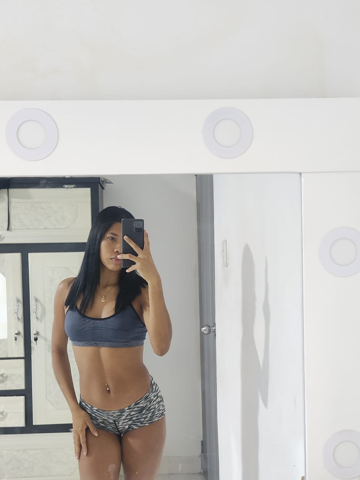 perla_brunette1