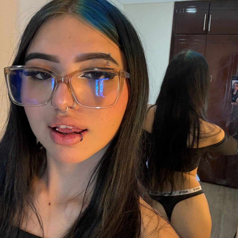 sthephany_rod live cam model at StripChat