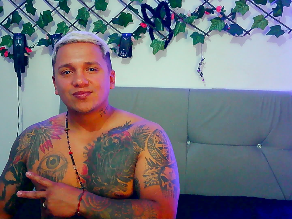 mr777desire from stripchat