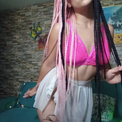melanie_pettiteclow stripchat