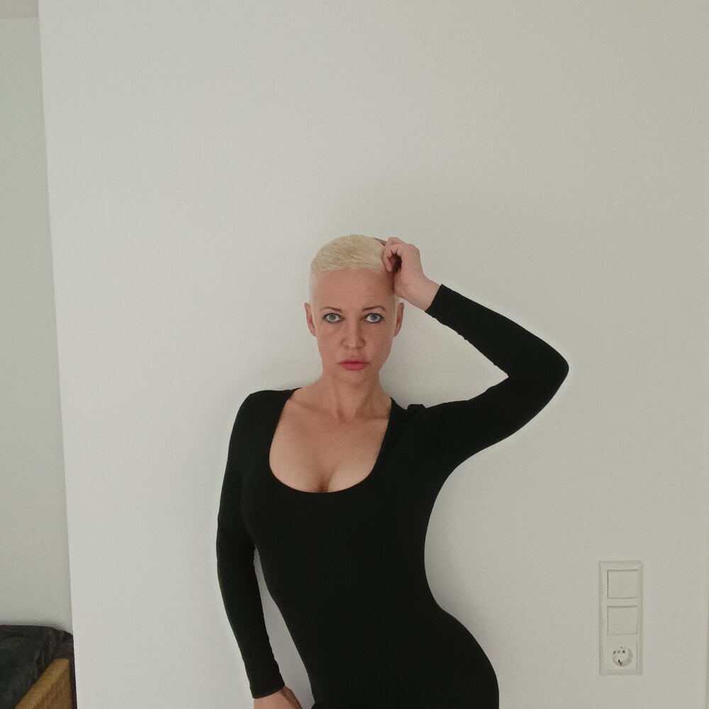 free6cams.com blueskynicci livesex profile in land-of-milk-and-honey cams