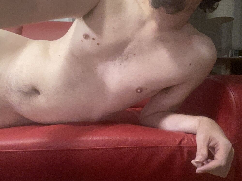 SoloBoy1319's Offline XXX Chat