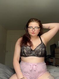 SubmissiveSlutxx's Offline Chat Room