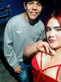 YOUNG_SEXY_COUPLE's Offline Chat Room