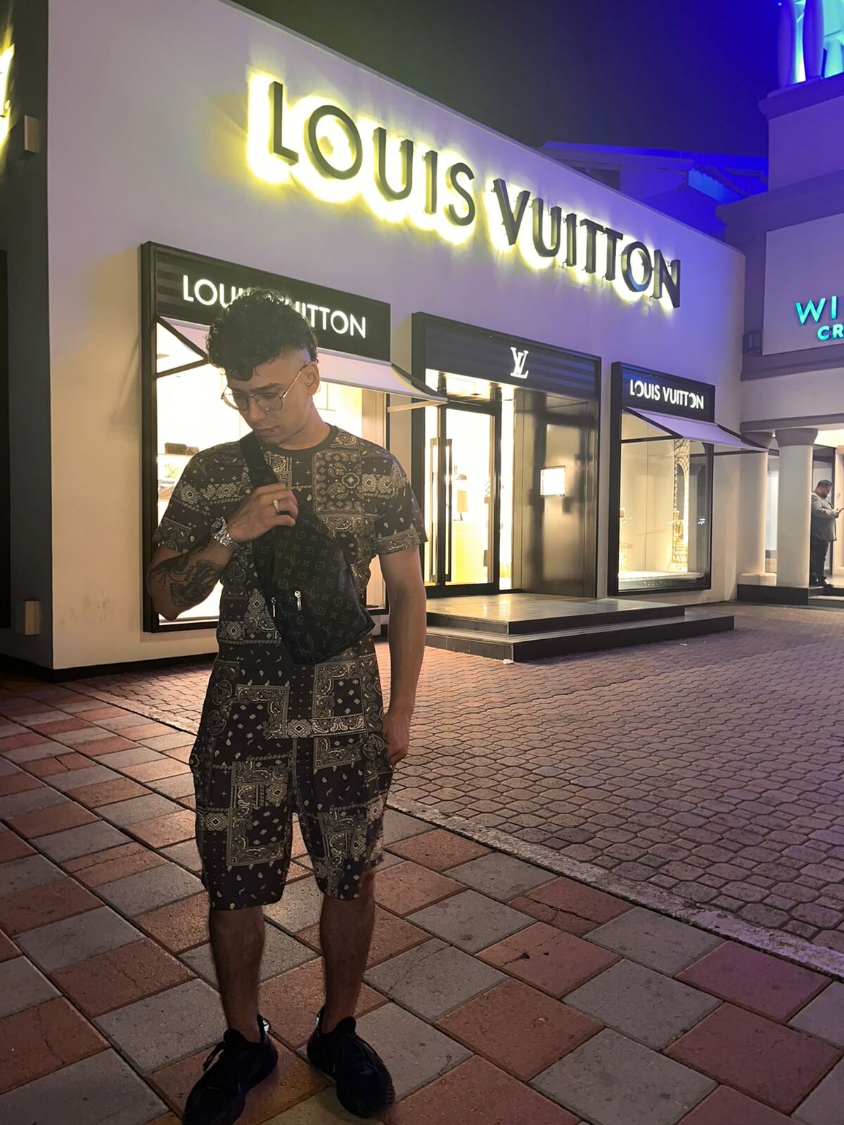 Apolo_Burton