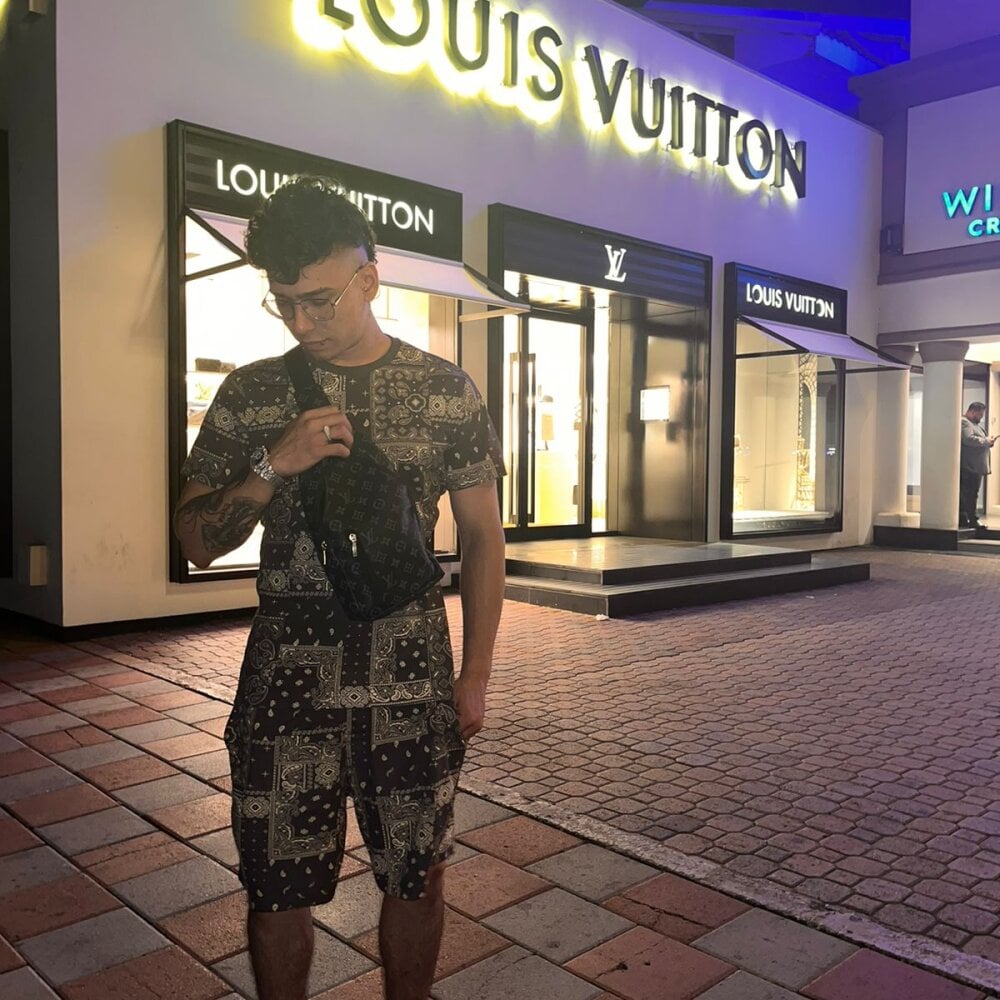 Apolo_Burton