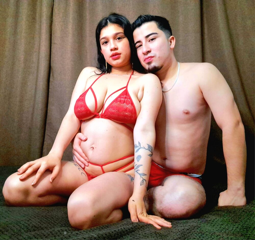 Couple_Lilsan live cam model at StripChat