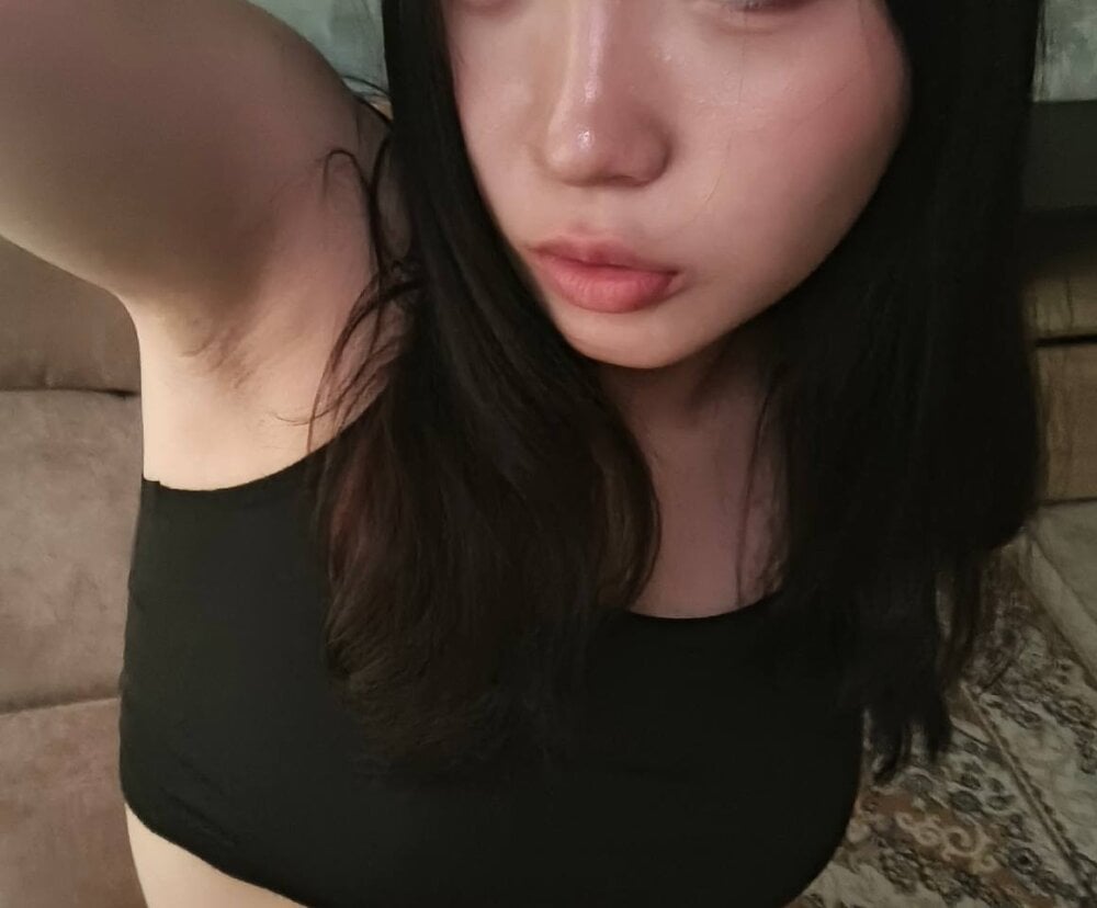 stripchat mina_asian webcam profile pic via glamcambabes.com