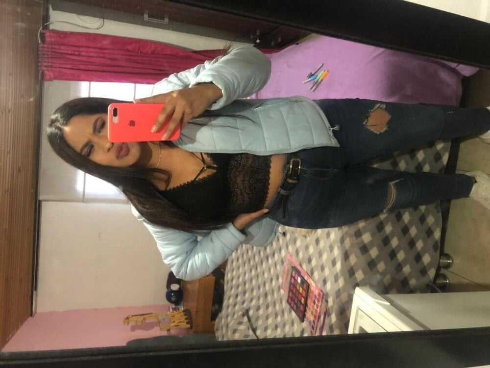 Офлайн-чат XXX Victoria-doll