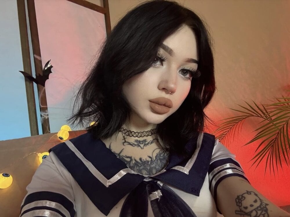 sexlivecamsites.com emma_kirks livesex profile in where-you-get-hot cams