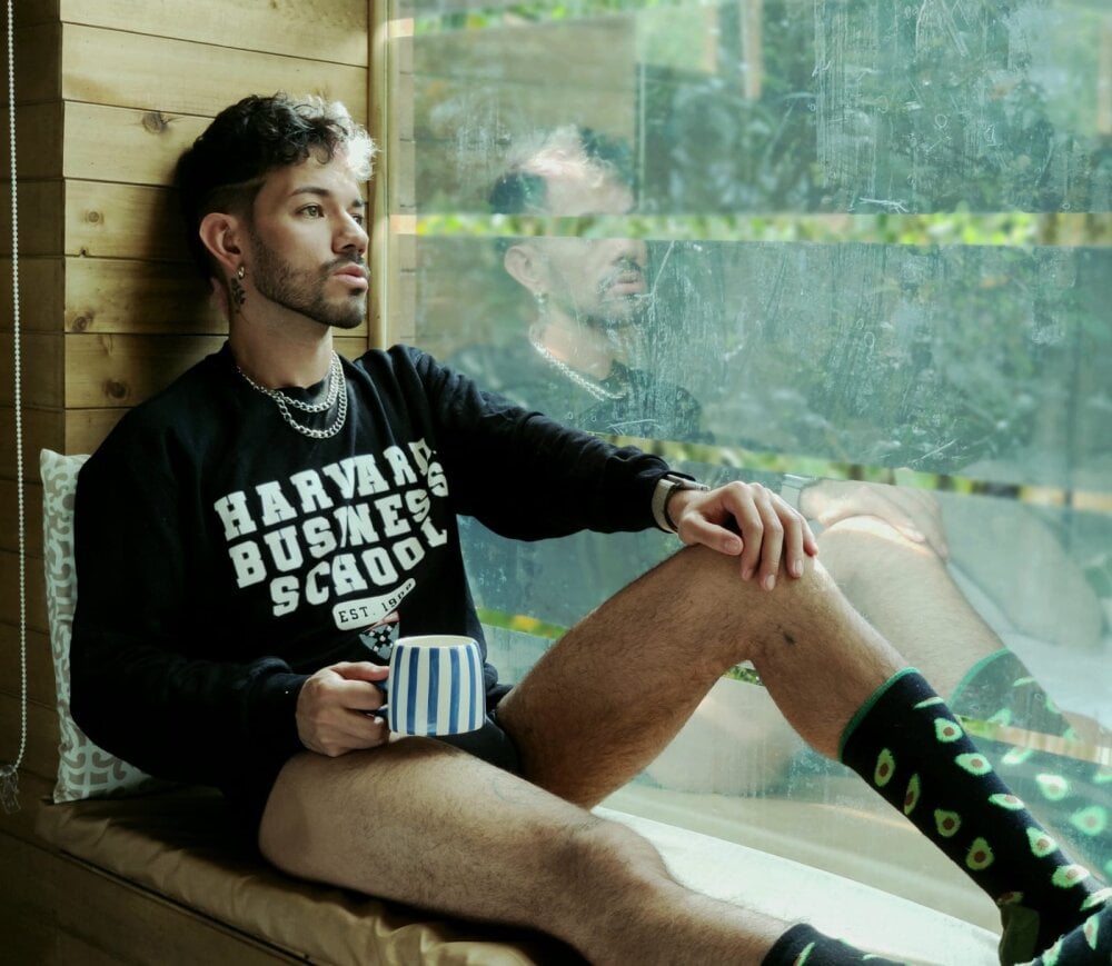 Live sex webcam photo for LatinMilk_ #289970974