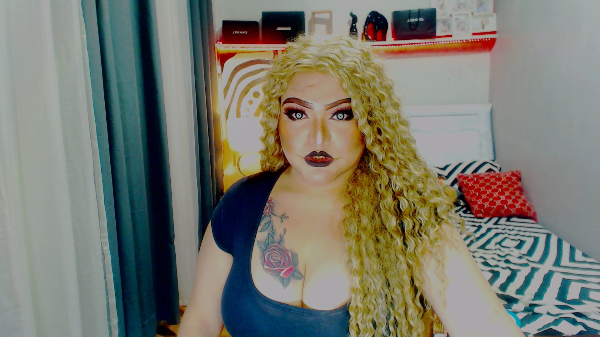 01bigBusty