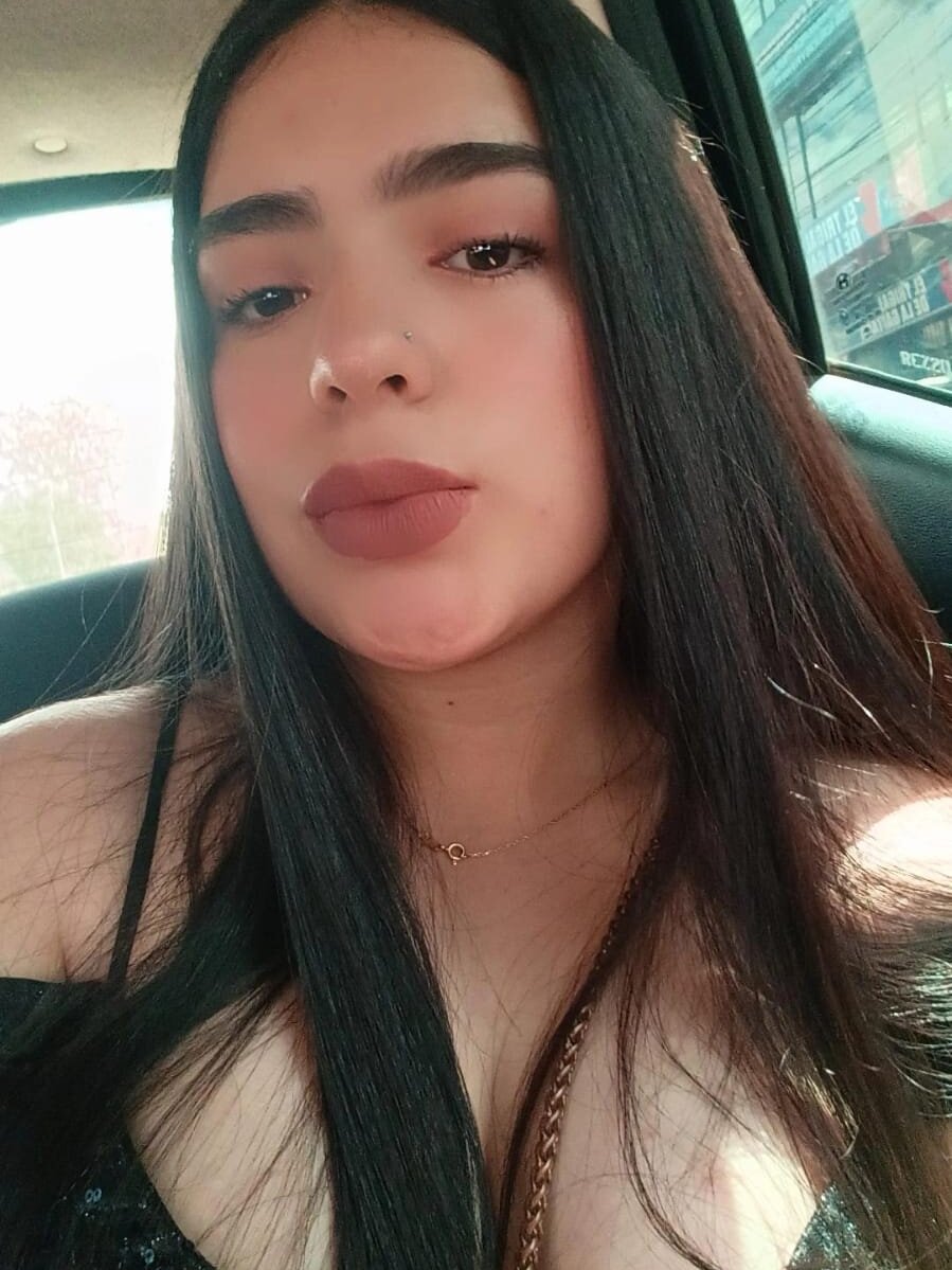 stripchat thalia_ch webcam profile pic via sexlivecamsites.com