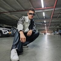 MrLeoLatino's webcam live show