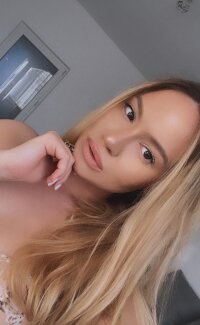 medeealove1's Offline Chat Room
