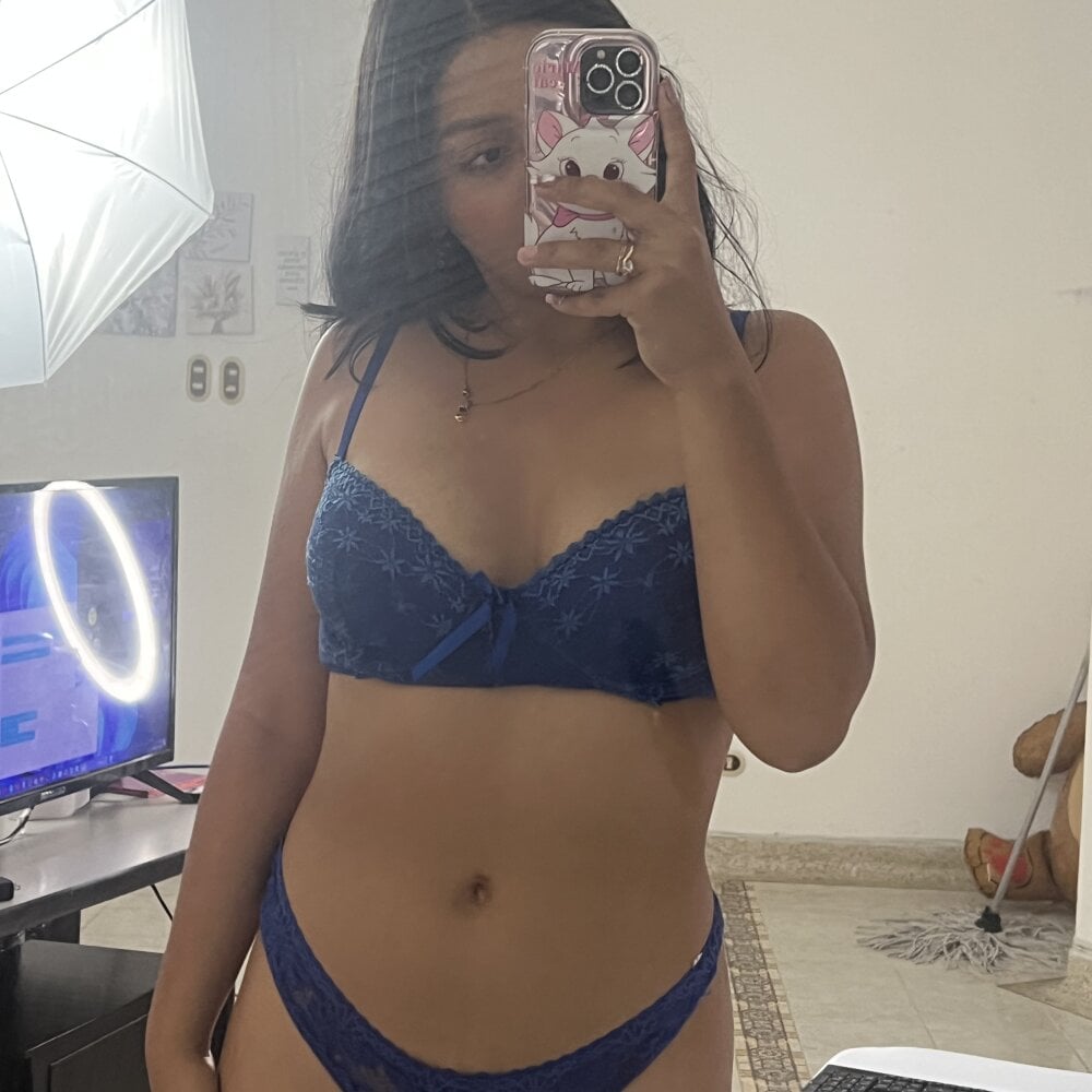 free6cams.com kitty_cum2 livesex profile in soon-in-your-dreams cams