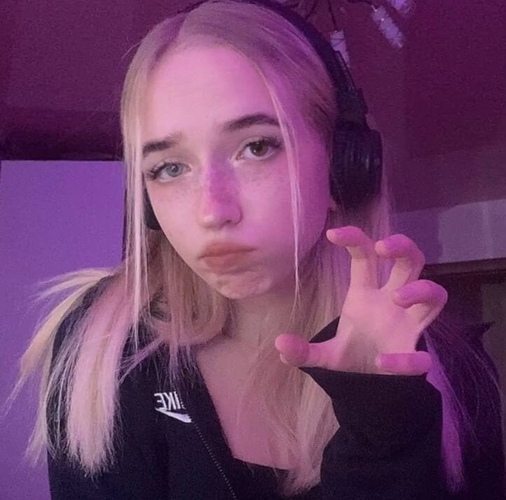 watchgirlcam.com lacedream livesex profile in 31-mile-away cams