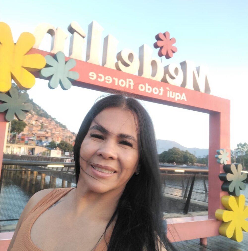 pink_chicaxxx Offline XXX-Chat