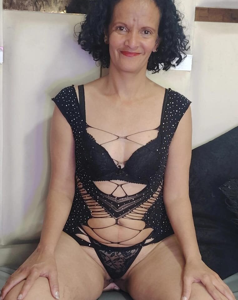 YanetRose live cam model at StripChat