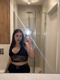 LaylaTasty's webcam live show