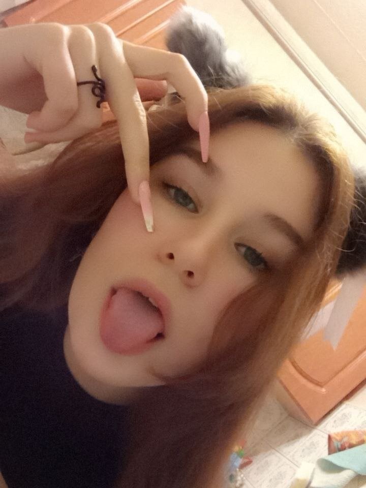 Live sex webcam photo for AliceGustman #285065982