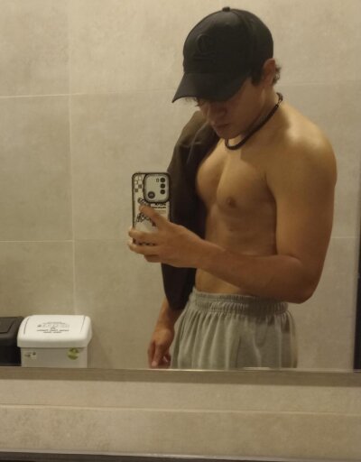 tony_foxx from stripchat