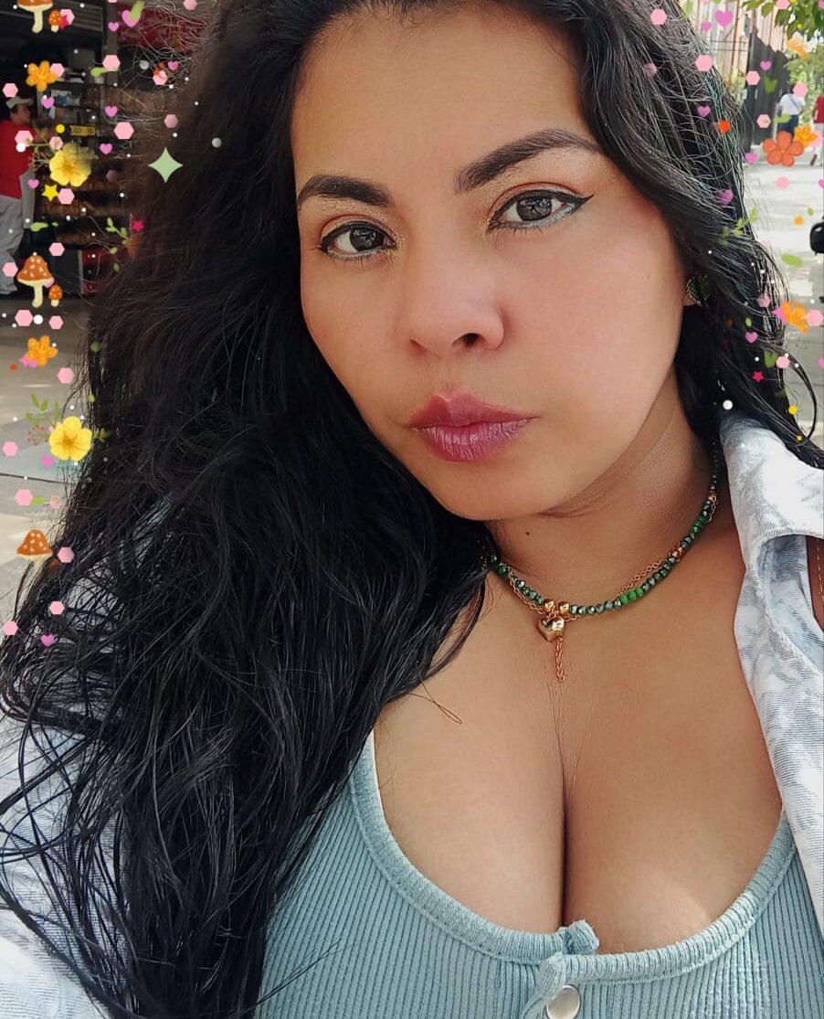 livesexr.com laurentorres_ livesex profile in ask-me-i-might-tell cams