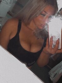 Sky_Cute_BlondieX's Offline XXX Chat