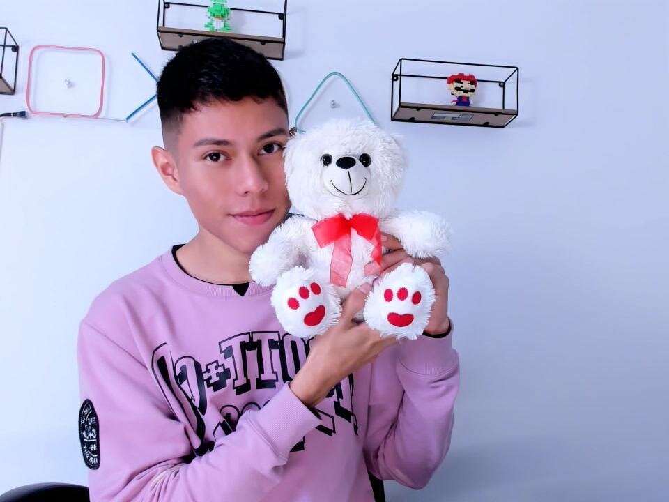 Adriel_Saenz Chat Room offline