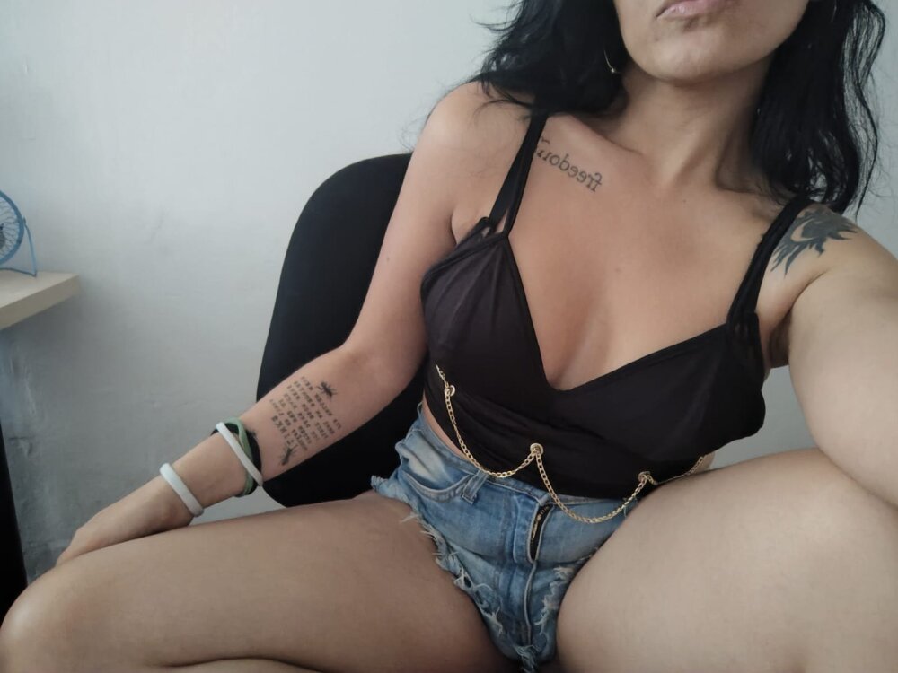 Live sex webcam photo for Veronicamitad10 #290594668