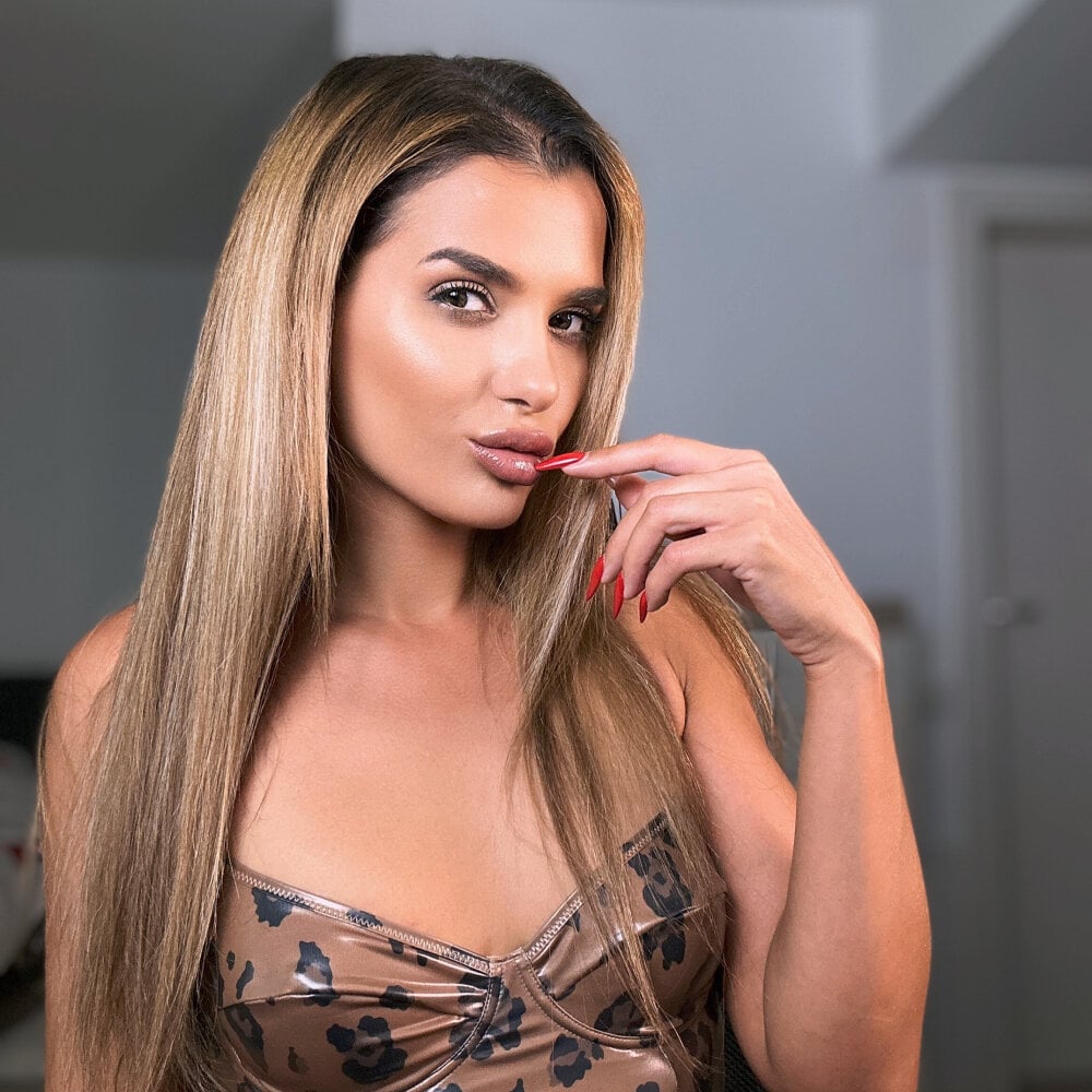 chloe_innocence's Offline XXX Chat