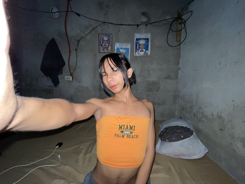 hugeasiancockruby's Offline XXX Chat