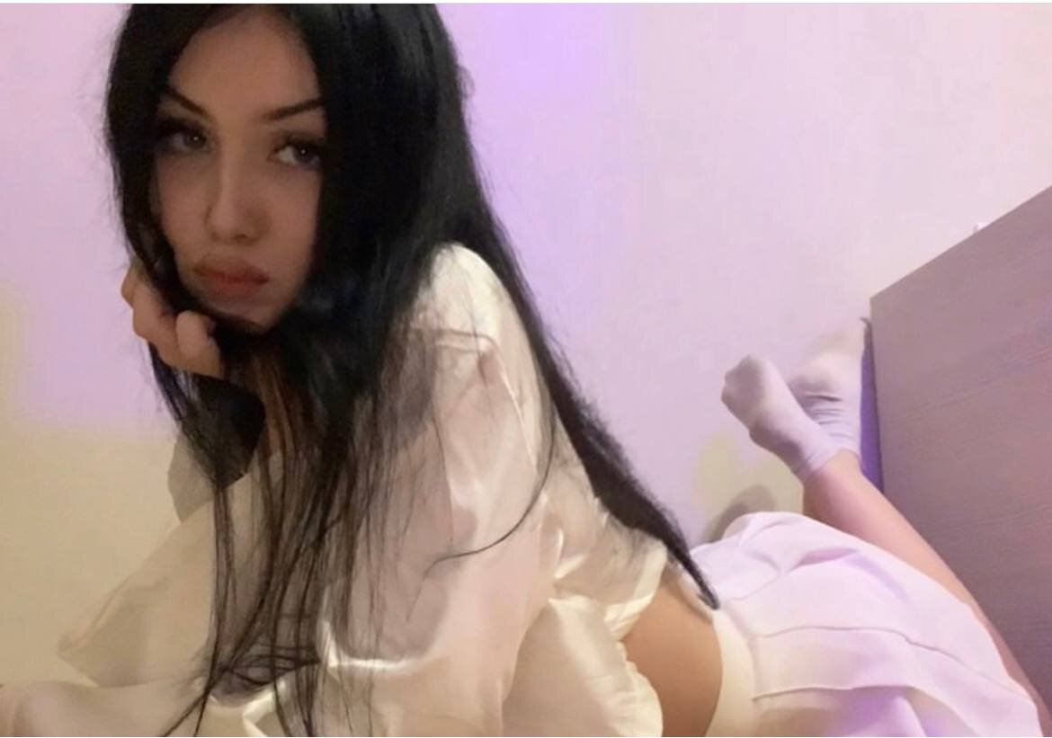 Ella_Curry