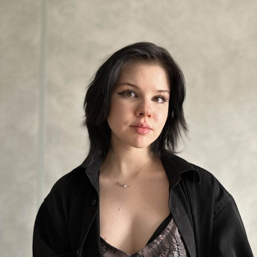 maraventuri-webcam-model-profile-xhamsterlive