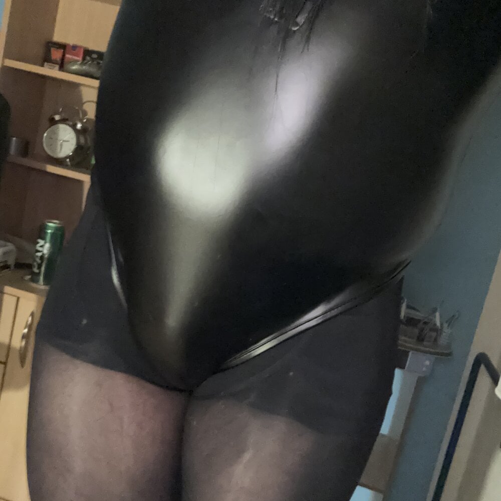 NylonSlave32's Offline XXX Chat