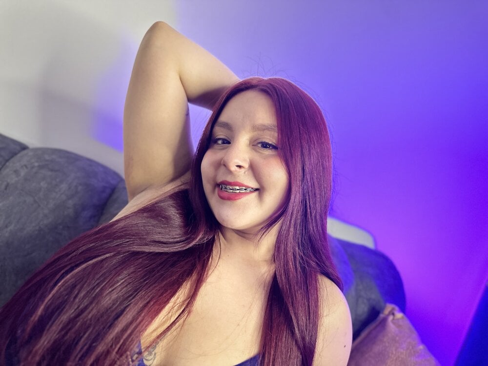 Watch EmaJames25 live on cam at StripChat