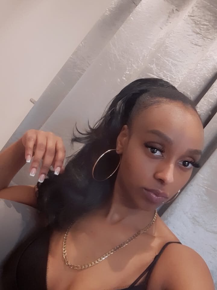 Hazel_Dollxx live cam model at StripChat