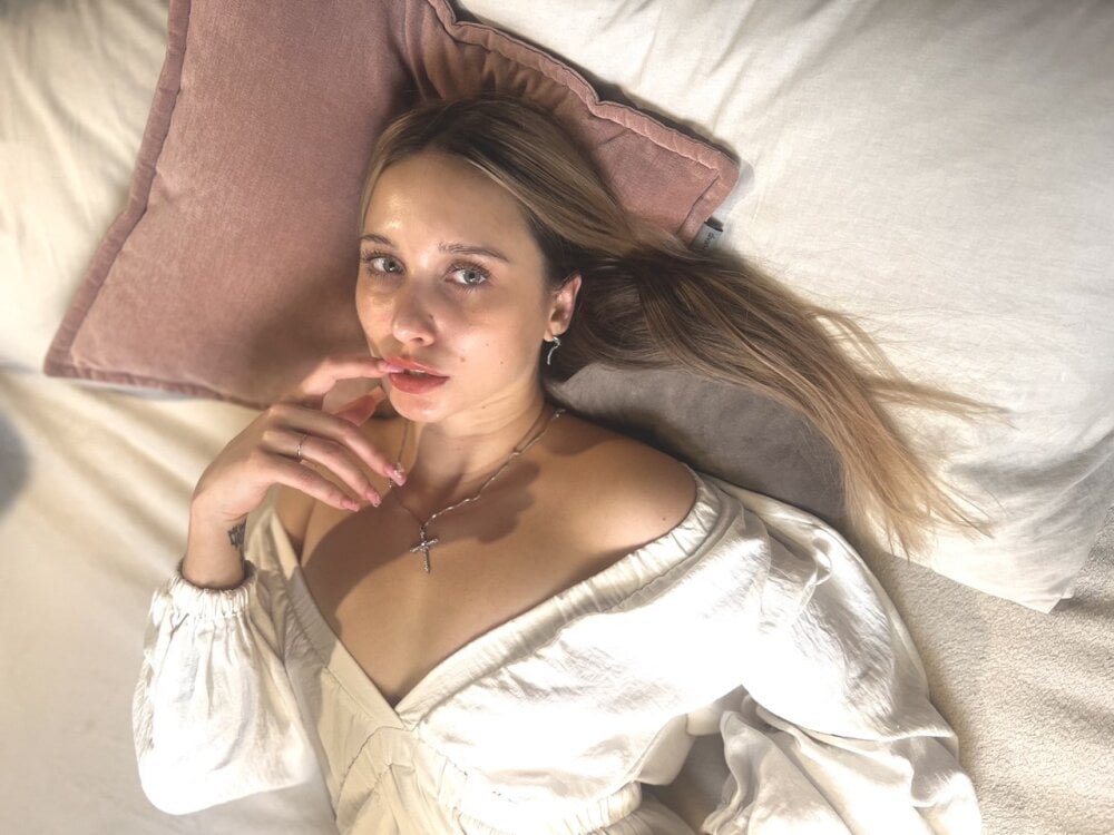 elarablush from stripchat
