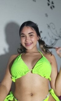valentinahot4's Offline Chat Room