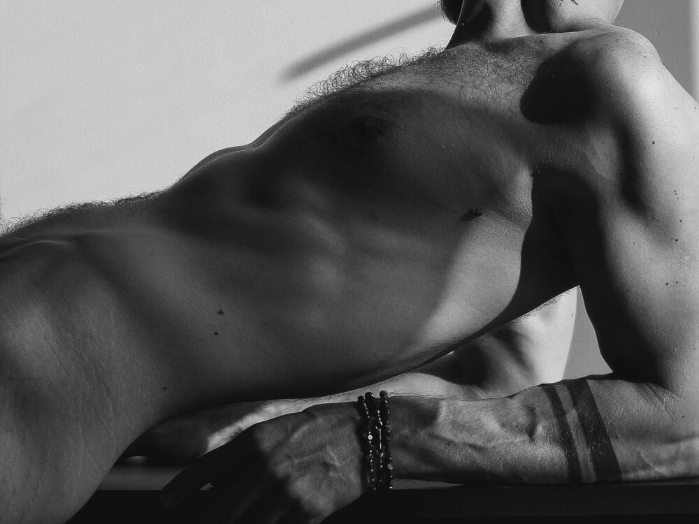 NakedPlayBoy profile