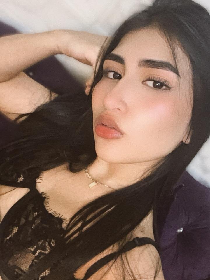 sexlivecamsites.com hannalis livesex profile in small-tits cams