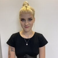 TrissiKqu's Offline Chat Room
