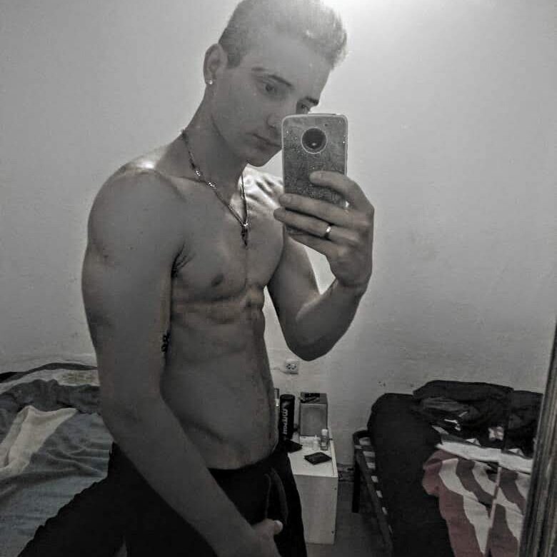 Aaron2001S' Offline XXX Chat