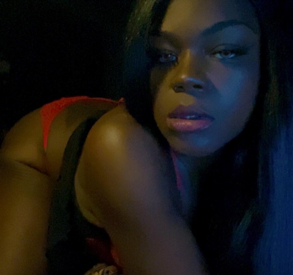 Live sex webcam photo for Kannibus_Coochi #287591927