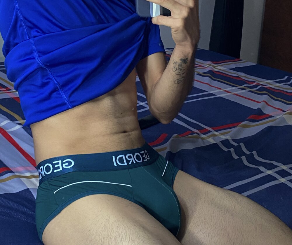 alex_morenoo from stripchat