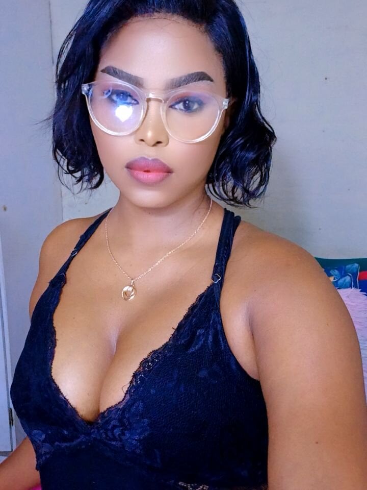 watchgirlcam.com miss-sadeh livesex profile in in-your-future-country cams