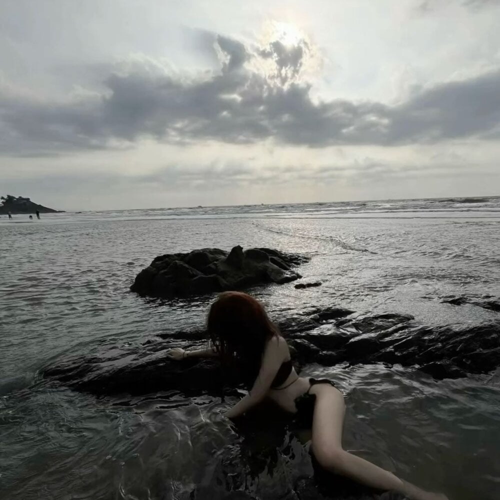 247camsex.com ella_nora livesex profile in in-your-magic-dreams-3 cams