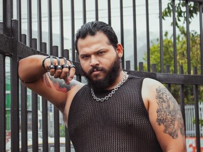 DannyBearrr Couple Cuckold Live Webcam Chat