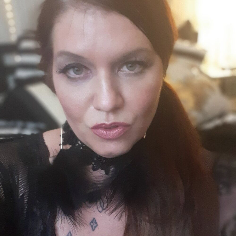 Profil du Modèle Cam CaptivatingCora | Stripchat